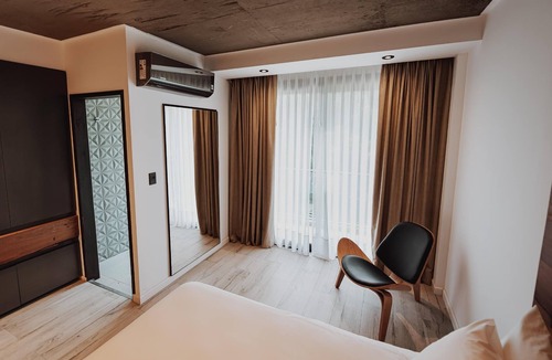 Rio Cuarto Hotel | City View Escape Near Airport: Free Parking & Daily Breakfast Buffet