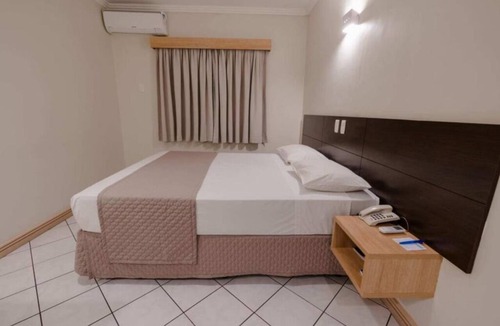 Umuarama Hotel | Clean Room w/Fresh Linens + Towels – Ideal for a Relaxing Stay