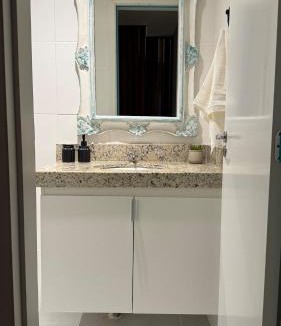 Vargem Grande Apartment | Cobertura Linear no Recreio - Varanda Grande, Vista Montanhas, Próx Praia, Garagem, Acomoda até 4 pessoas