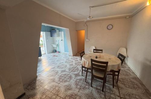 Reconquista House | Colon 533B