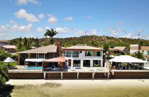 Barra de Sao Miguel House | Comfort and exclusivity on the seafront of Barra de São Miguel.