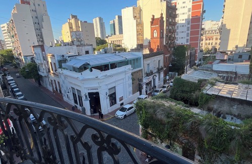 San Telmo Apartment | Comfort , Spacious, Bright, 4 bdrm 3 bath, Great Reviews