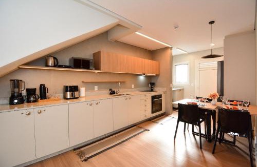Carianos Apartment | Conforto e Praticidade a 7 minutos do Aeroporto