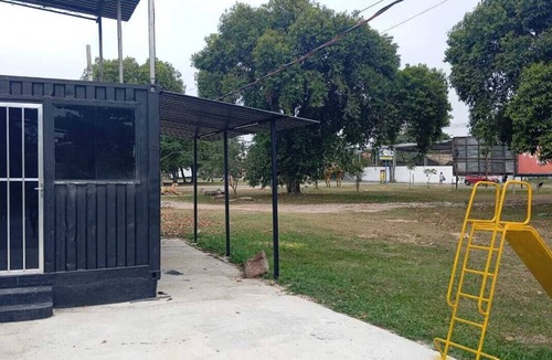 Guaratiba Apartment | Container Black