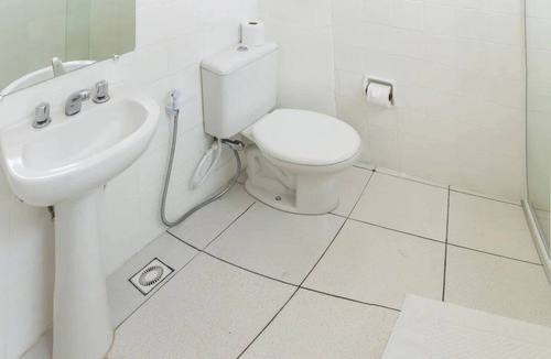 Nova Friburgo Hotel | Convenient Downtown Stay Near Shops and Landmarks
