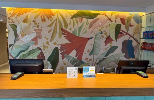 Menino Deus Hotel | Coral Express próximo a UFRGS, Cais Mauá e Bar Opinião