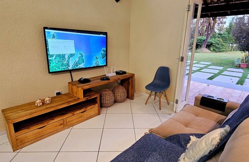 Mairinque Cottage | Country house in a gated community with heated pool, air conditioning and 4 bedrooms