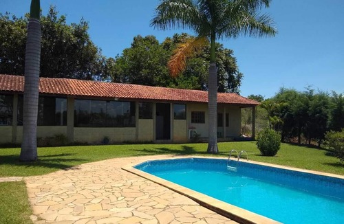 Sorocaba House | Country house in a gated community.