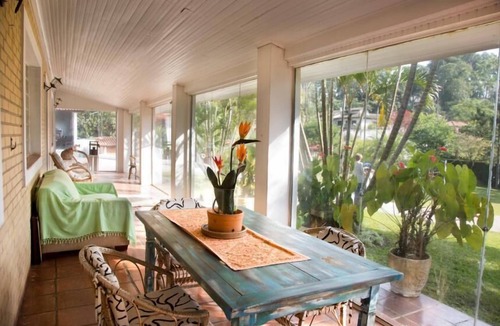 Cotia House | Country house in Cotia - São Paulo, gated community, cozy, 45 min from São Paulo.