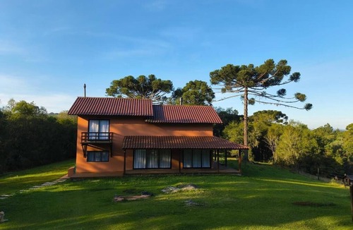 Lages Cottage | Country house in Lages, Aconchego Serrano, with outdoor hot tub.