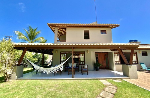 Jenipabu House | Cozy 4-bedroom house in Guarajuba with pool, 200m from the beach, in a gated community.