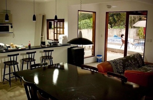 Pereque-Mirim House | Cozy beachfront house with pool, terrace, barbecue, and Wi-Fi.
