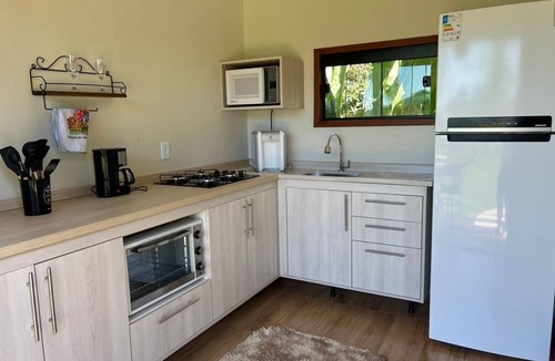 Barra Grande Ski Chalet | Cozy chalet in Paraty with a bathtub and a beautiful sea view.