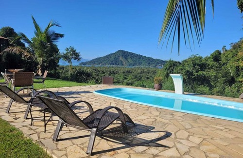 Barra Grande Ski Chalet | Cozy chalet in Paraty with a bathtub and a beautiful sea view.