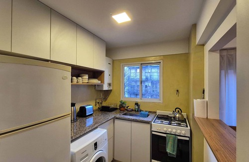 Colegiales Apartment | Cozy Colegiales Apartment with Balcony | depptö