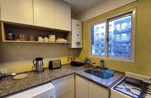 Colegiales Apartment | Cozy Colegiales Apartment with Balcony | depptö