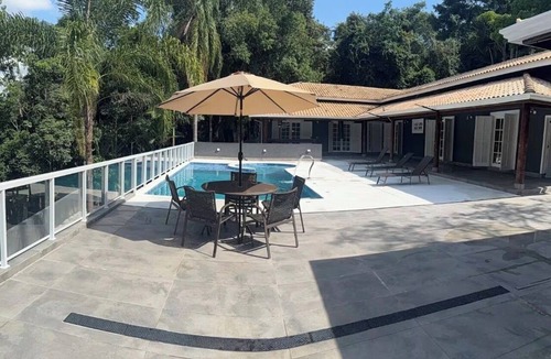 Nazare Paulista Hotel | Cozy country house by the reservoir in Nazaré Paulista with heated pool.