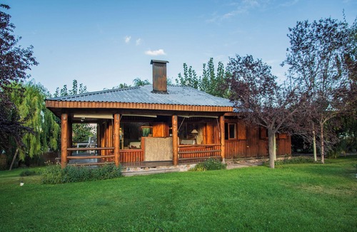 Salto Cabin | Cozy log cabin with mountain view