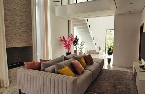 Nogueira Villa | DellaCruz Suites