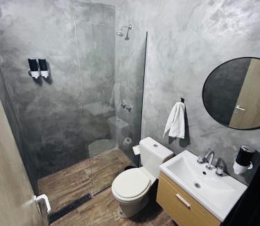 Spegazzini Apartment | Departamento ESTRADA ideal para pasajeros en tránsito, viajes laborales o estadías cortas Ubicado en Ezeiza, a solo 20 minutos del Aeropuerto Internacional Ministro Pistarini, ofrece comodidad y practicidad para hasta 4 personas