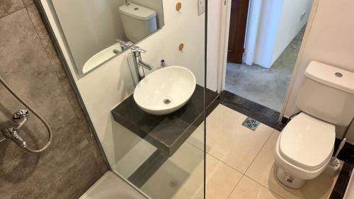 Martinez Apartment | Departamento Martinez San Isidro con AA y Wifi velocidad Ideal para quienes necesitan alojarse cerca de clínicas como Trinidad San Isidro Las Lomas o Fertilitis excelente acceso desde Panamericana y Thames espacio comodo tranquilo y totalmente equipado