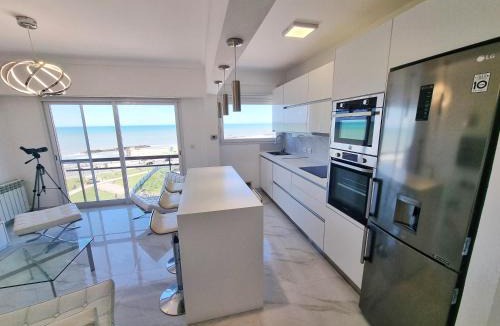La Perla Apartment | Departamento Pinterest Mar del Plata - Vista plena al mar con cochera