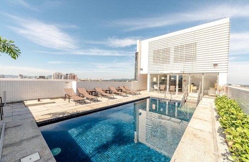Pompeia Apartment | Design e Conforto no Coração do Gonzaga | Piscina Vista Mar