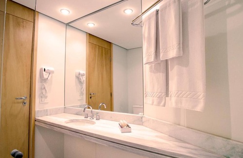 Brasilia Hotel | Discover Brasília | Scenic Room w/Outdoor Pool Access | Bay Park - 2.0 miles