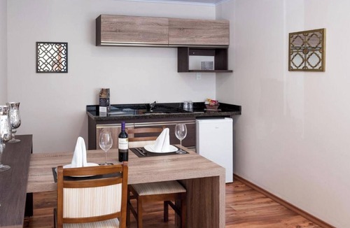 Telemaco Borba Hotel | Downtown Escape | 0.25 mi to Horácio Klabin Square + Dining & City Strolls