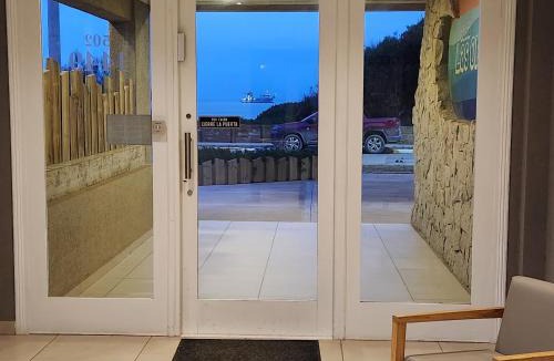 Quequen Apartment | DPTO FRENTE Al MAR EN QUEQUEN CON PISCINA CLIMARIZADA CUBIERTA