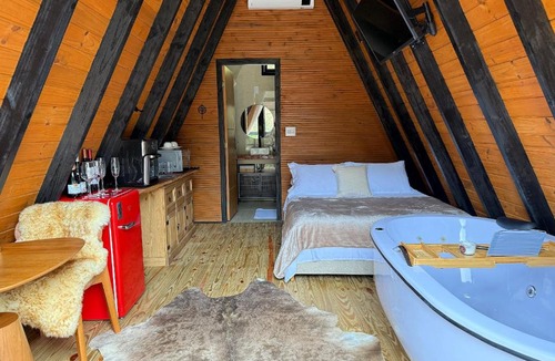 Domingos Martins Ski Chalet | Dream Cabin on the banks of the Jucu River