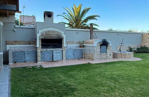 Mendoza City Center House | El encuentro residence Capital grill barbecue grill garage swimming pool and barbecue area