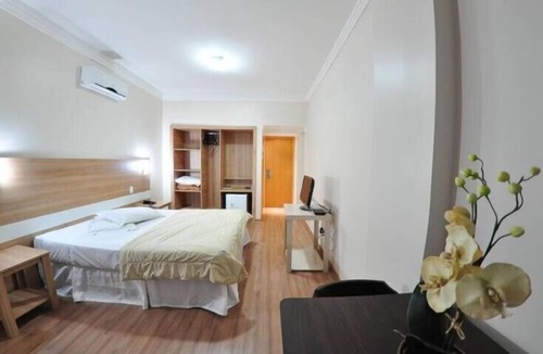 Centro Hotel | Elegant Couple Retreat Close to Gare Park & Downtown Passo Fundo
