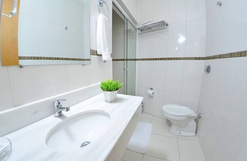 Centro Hotel | Elegant Couple Retreat Close to Gare Park & Downtown Passo Fundo