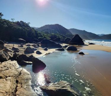 Trindade House | Entre o mar e a serra vista natural inesquecível