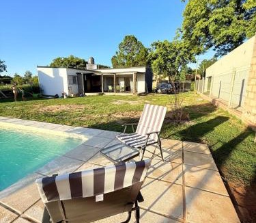 Arroyo Leyes House | Entreverdes, Casas de alquiler - Casa Jacarandá