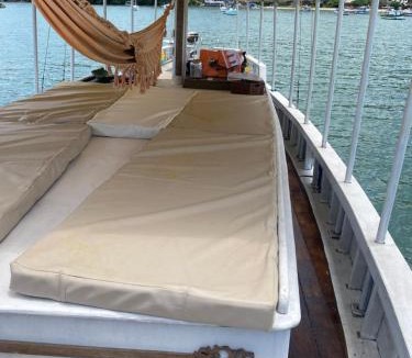 Mambucaba Boat Rental | Escuna Costa Verde I para passeios durante o dia