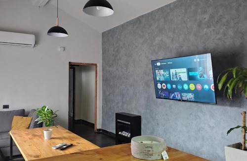 Estancia Grande Apartment | excelente calefacción, TV 55' CON MUNDIAL 2026, Cochera, WIFI rapido, Colchón cómodo, Apartamento Gamán