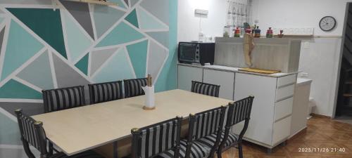El Jaguel Apartment | Ezeiza 3 departamento privado a 15 minutos del aeropuerto hasta 7 personas OPCIONAL TRANFER DESDE Y HACIA EL AEROPUERTO DE EZEIZA LAS 24 HORAS pet friendly conexion con Aeroparque