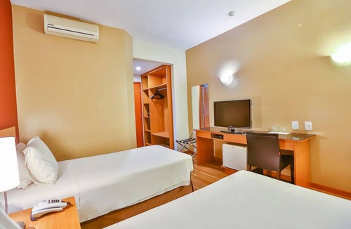 Vila Hortolandia Hotel | Family-Friendly Stay | Free Breakfast & Pool | Near Jardim Botânico