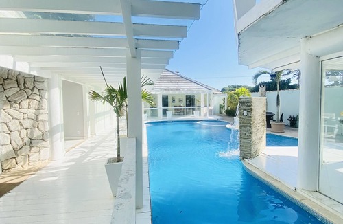 Praia Rasa House | Fantastic Beachfront Mansion /New Year's Eve minimum of 7 nights