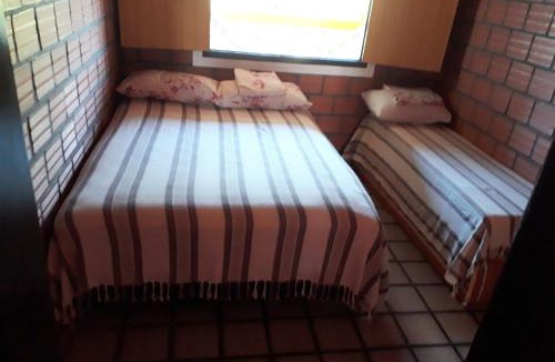 Pilar House | FLAT no Forte a 50 metro da praia, com 60 m2, 2 quartos com ar condicionado, cozinha completa, acomoda 8 pessoas, piscinas, área de lazer, WIFI, estacionamento, zelador, ambiente familiar.