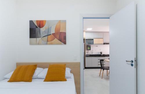 Centro Apartment | Flo - 106 Central novo 2 quartos com Ar- Q e F home office