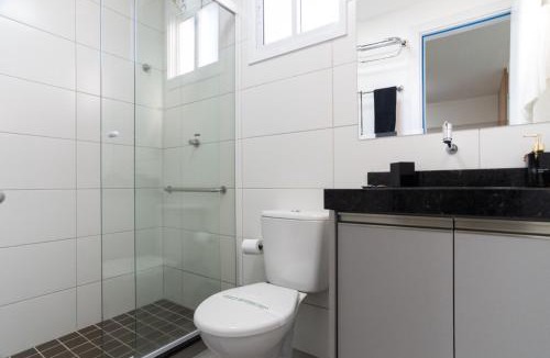 Centro Apartment | Flo - 106 Central novo 2 quartos com Ar- Q e F home office