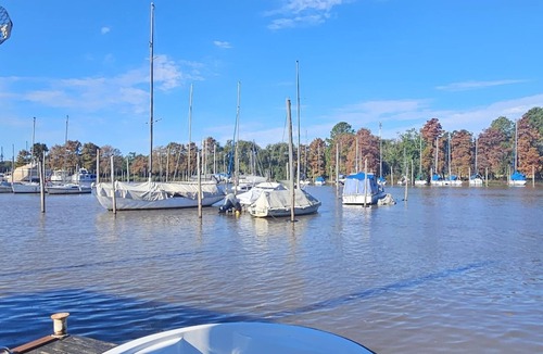 San Fernando Boat Rental | Floating Paradise. Houseboat in the middle of nature and river