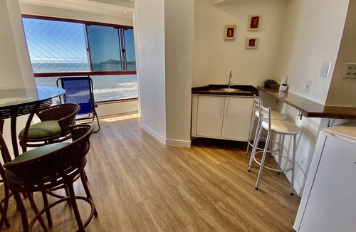 Centro Apartment | FRONT SEA! SACADA C / CHURRASQ; 4 ROOMS; 3 BATHROOMS; 2 VAGAS; AIR; WIFI