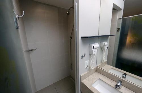 Jardim Vitoria Hotel | Golden Tulip Guarujá - Antigo Delphin Surf Hotel