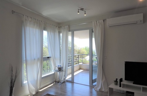Olivos Apartment | Great apartment with an amazing river view on a great location