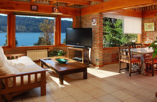 Nahuel Huapi House | H7 - STUNNING 4 BEDROOM LAKE SHORE HOME - AMAZING VIEWS