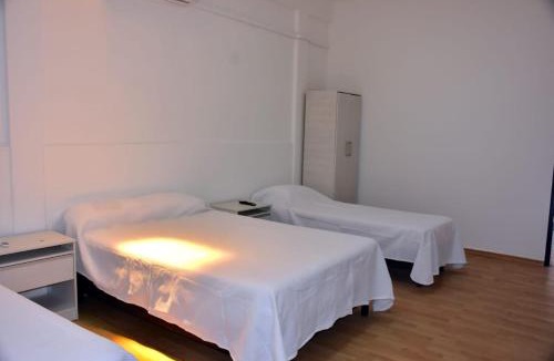 La Rioja Apartment | Habitación con oficina a la calle